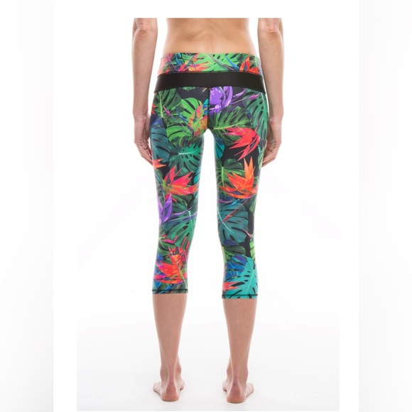 With Love From Paradise Capri Leggings - Picture 2 of 4